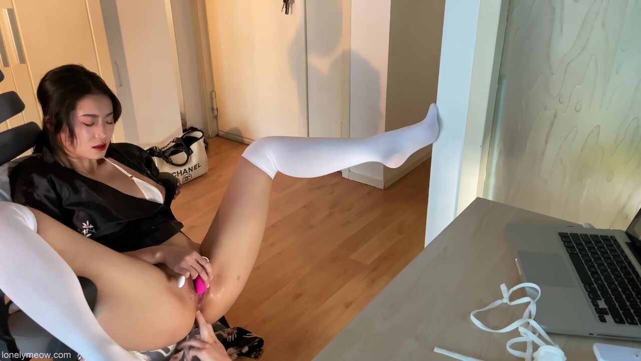 Pretty girl masturbates after work and attracted boyfriend to fuck her 