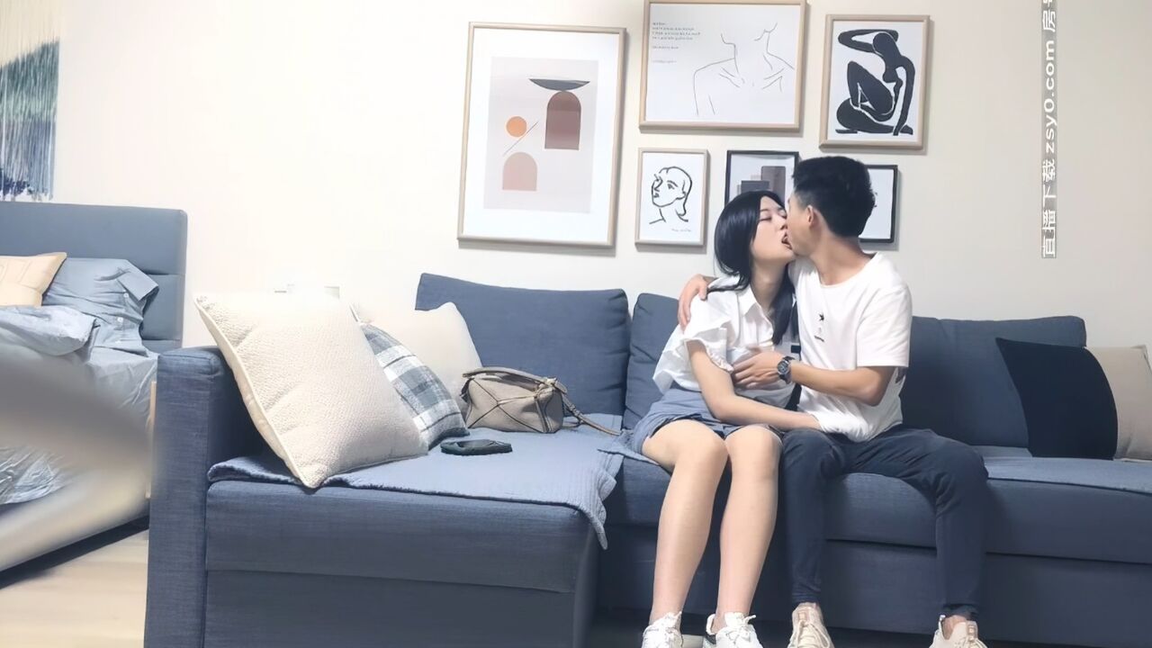 Hookup a long legs girl and hard fucking on sofa 