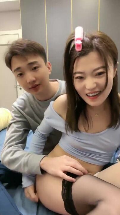 Horny girlfriend got squirting orgasm by fingering 