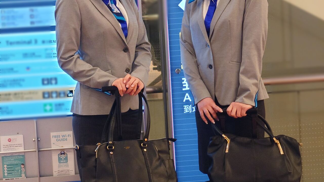 FC2PPV2760507 Pickup 2 pretty flight attendant from airport and foursome with uniform 