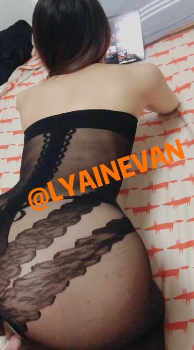 Horny girlfriend was watching porn while fucking her 