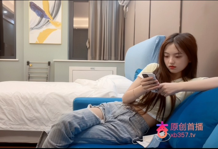 Fair-skin te*** girl got doggy fucked toughly 