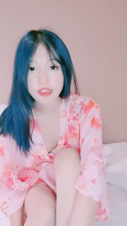 Innocent te*** girl danced in kimono and fucked with boyfriend 
