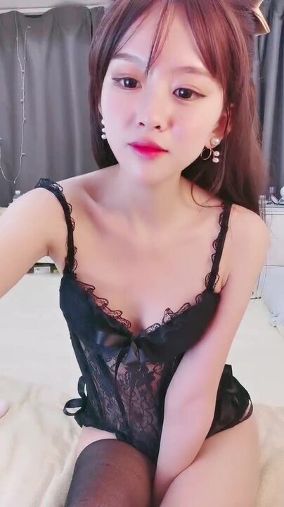 Pretty Mina got squirting while riding cock 