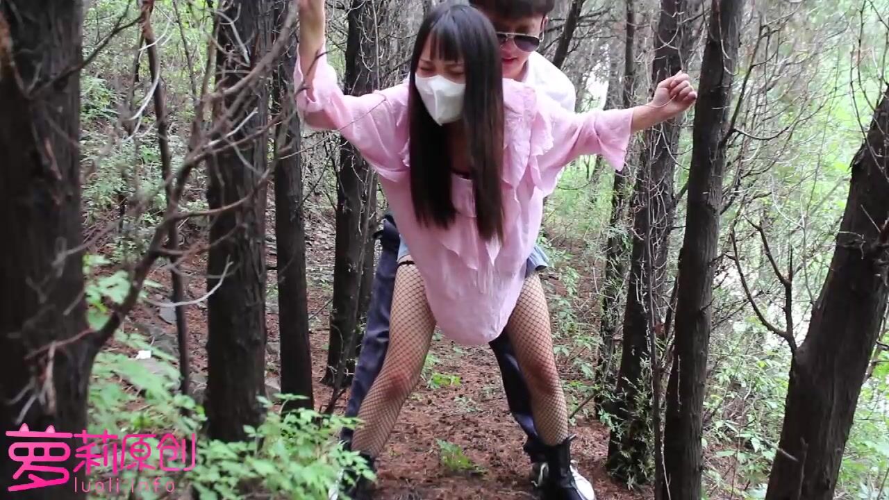 Fucking hot girl who got lost in forest 