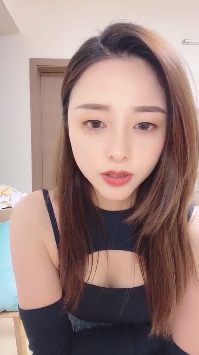 Beautiful woman masturbated and seduced to fuck her 
