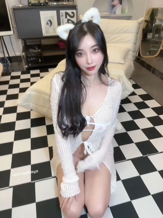 Trained and fucked beautiful girl 