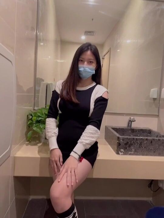 Sex with girlfriend in public toilet 
