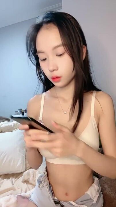 Pretty girl gets orgasm and moans loudly 