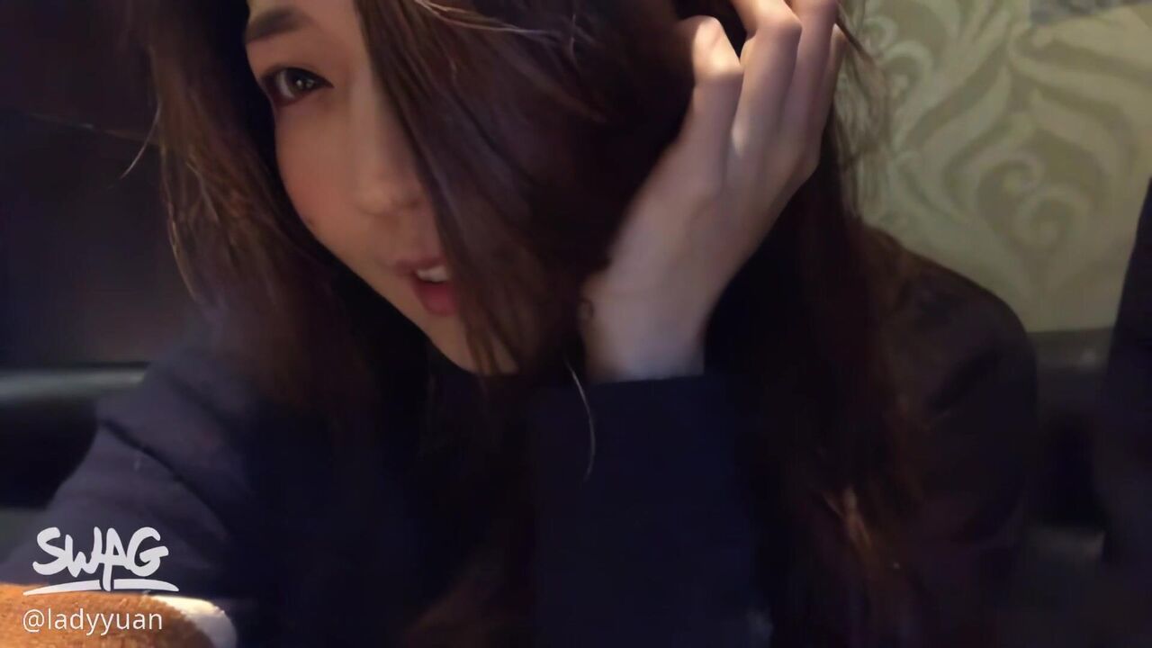 Horny Ladyyuan sex with her fans in KTV 