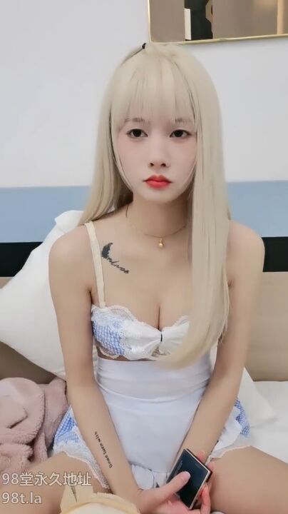 Blonde hair maid sex with her boss 