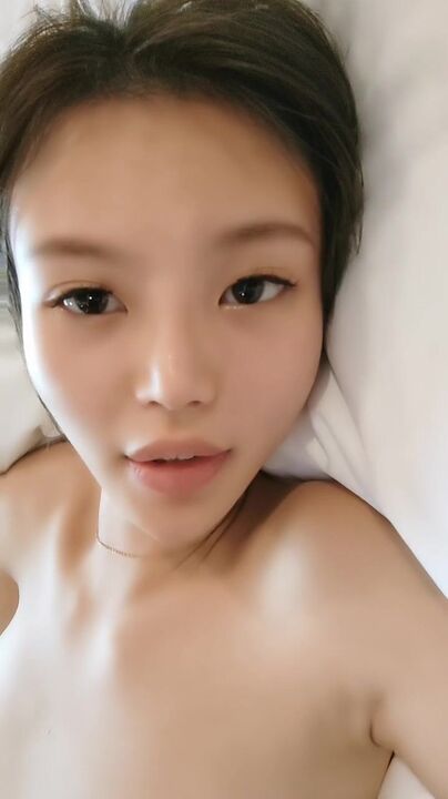 Obedient married woman shaved her pubes by the man 
