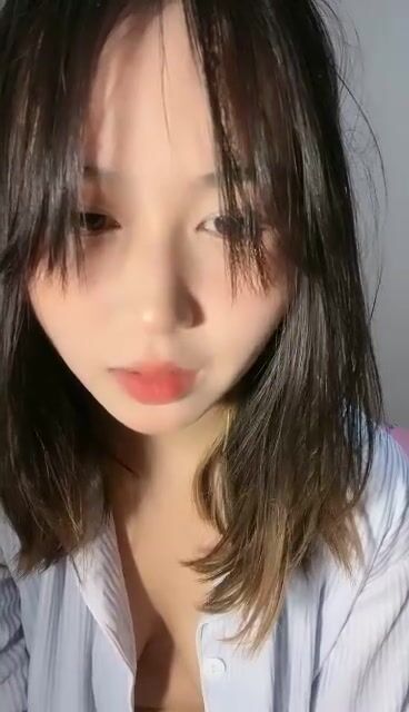 Fucking cute girl in shirt who moans loudly 