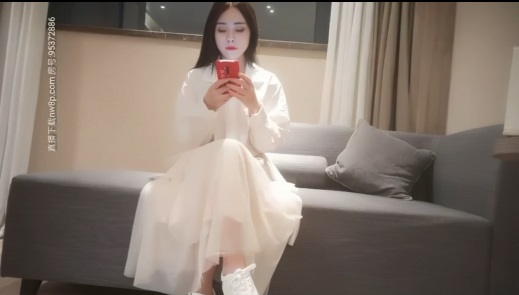 Pickup a woman in white dress, her moaning voice is so attractive 