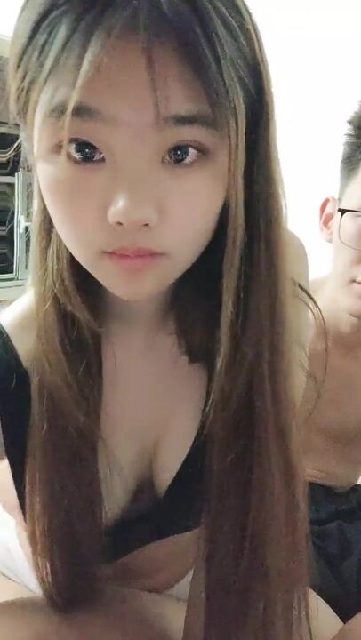 ⁣Busty girlfriend who has lots of pubic hair 