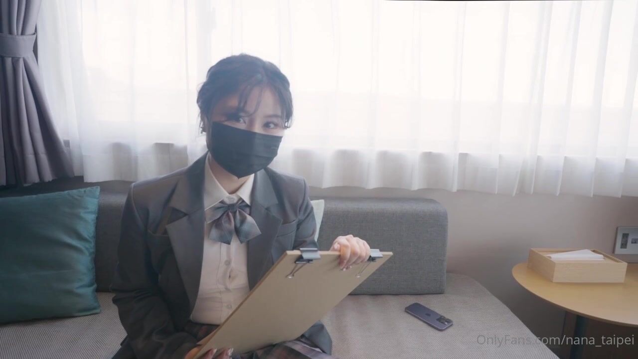 ⁣The story about a busty schoolgirl and her teacher 