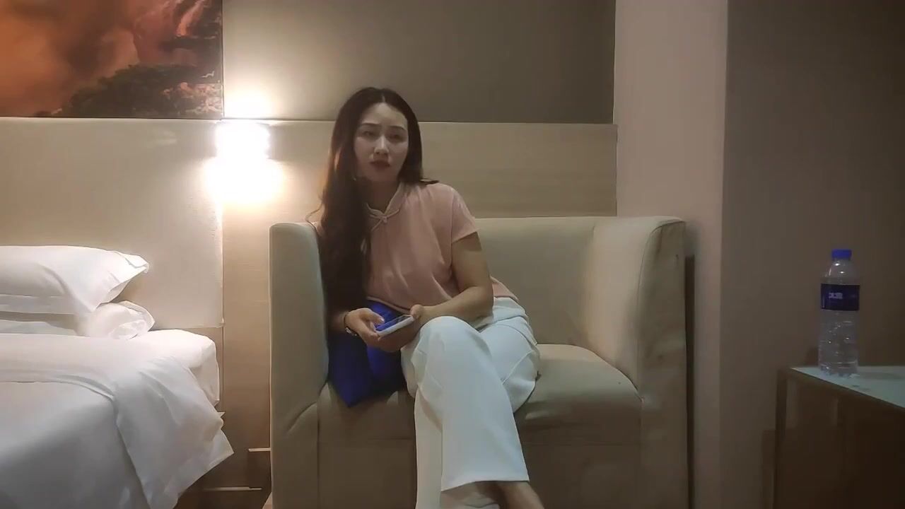 Hookup a pretty married woman and playing vibrator on sofa 