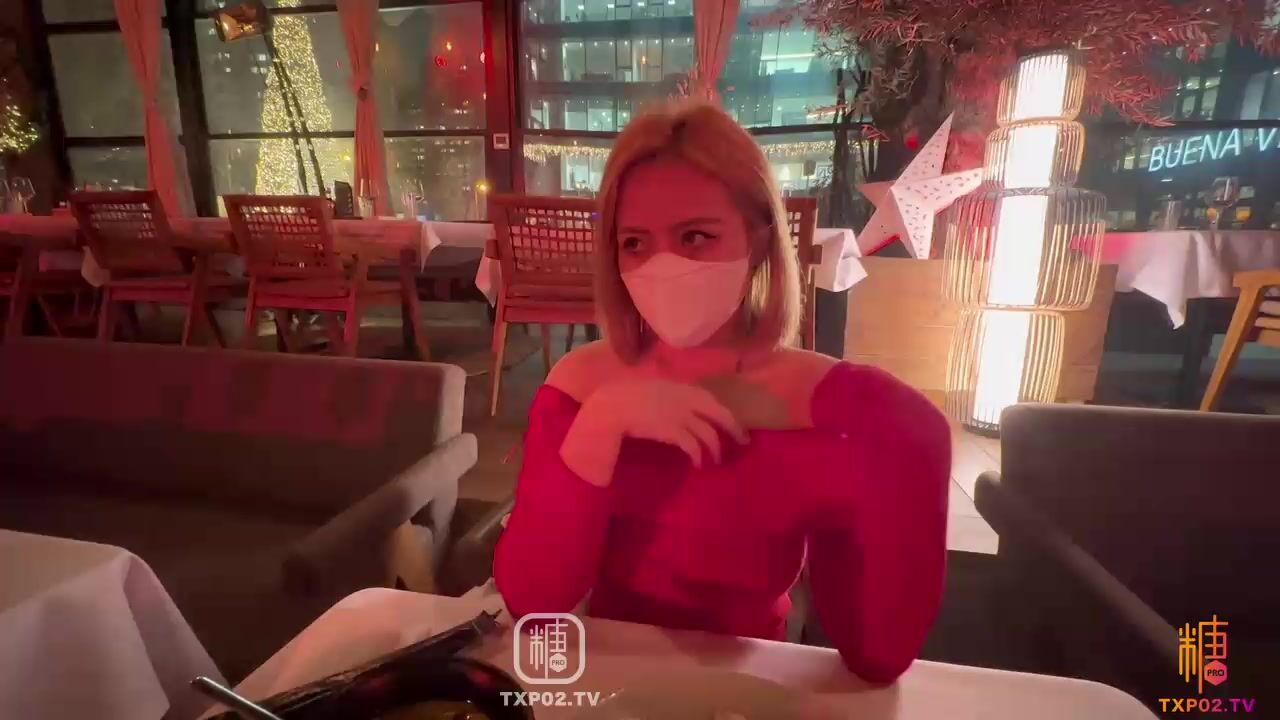 Hot girl in tight dress and black stockings gave a Christmas surprise to her Sugar Daddy 