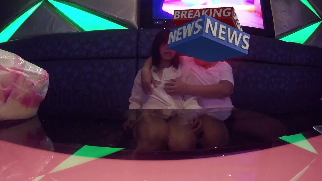 Fucking fair-skin married woman in KTV 