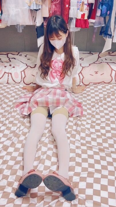 Sweet babe in school uniform having sex with her boyfriend 