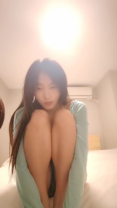Newly girl dont know how to masturbate and gets fucked hard with no response 