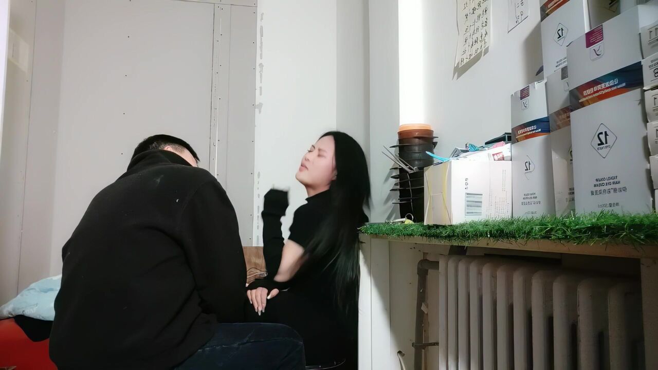 Fucking woman when she was drinking beer 