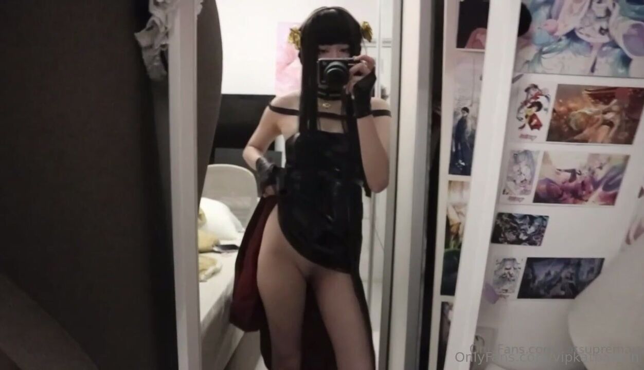 Cosplay Yor Forger and rides on dick to make him cum 