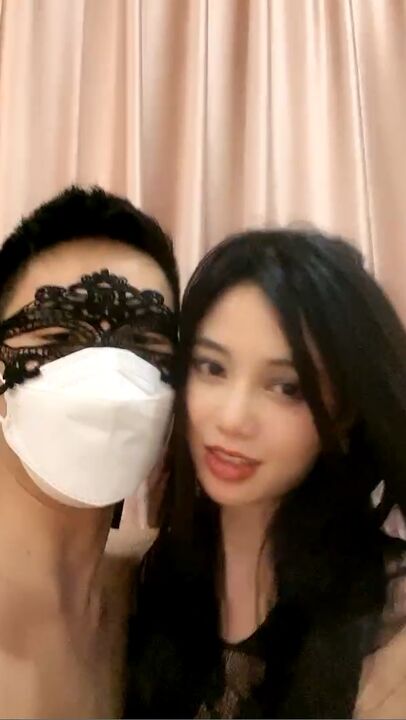 Lewd woman whisper please fuck me, use the sex toy to fuck her asshole 