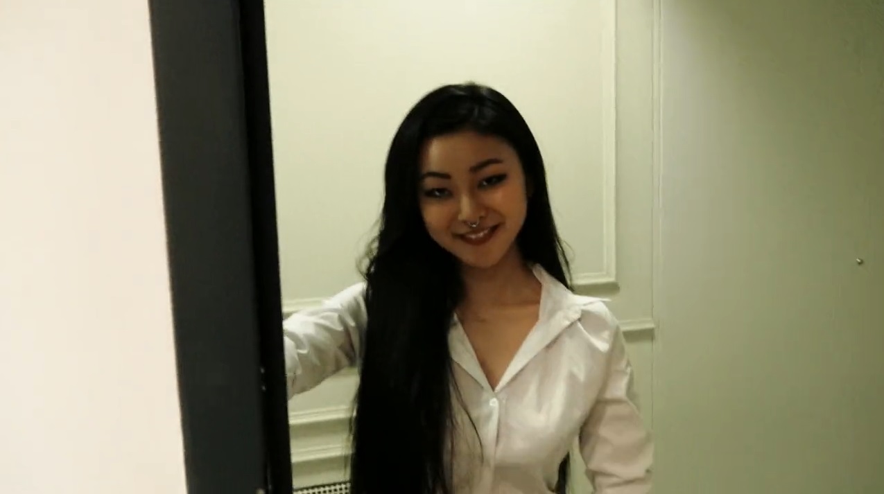 ⁣Hot girl comes to your door, my wife as a photographer to record hot girl gets fucked hard by me 