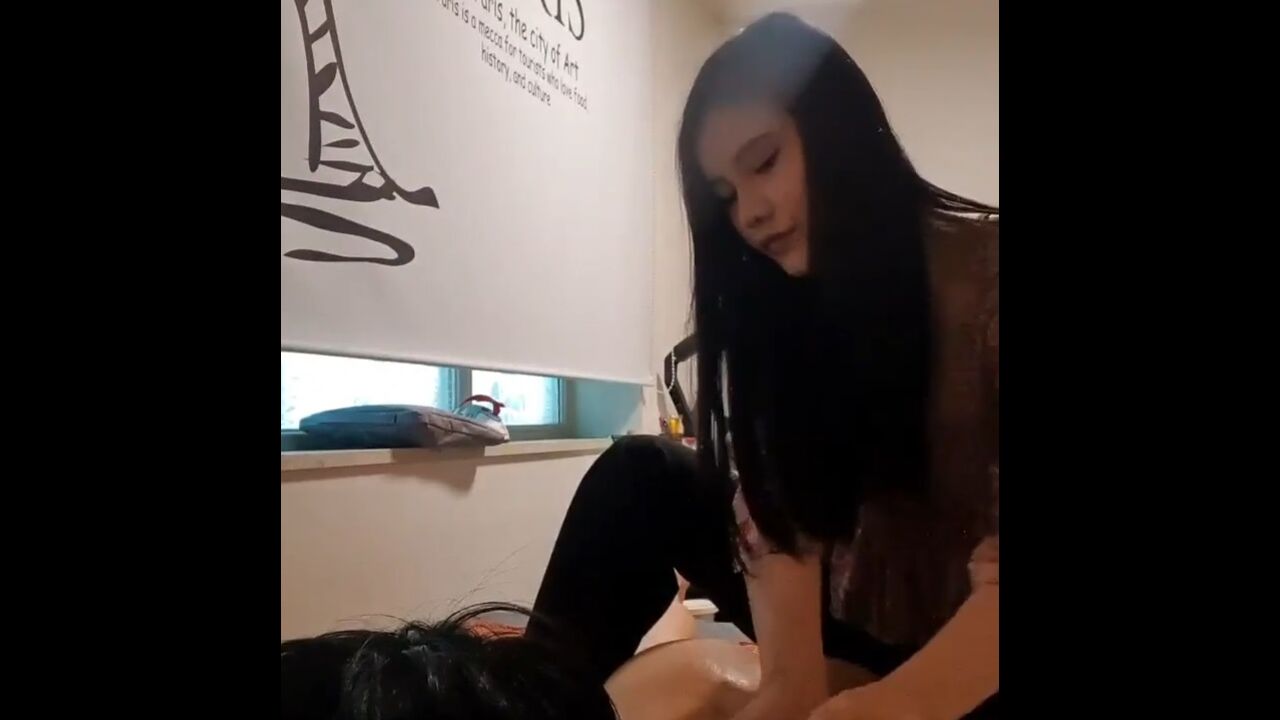 Oppa Kim invited masseuse coming to home and fucking her 