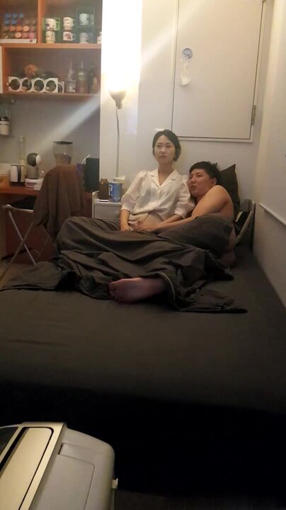 ⁣Oppa Kim netflix and chill with beautiful girl 
