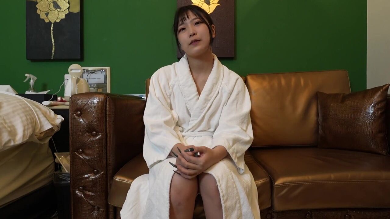 ⁣FC2PPV4522511 Dull beauty having a oil spa and turns to have sex and creampie 