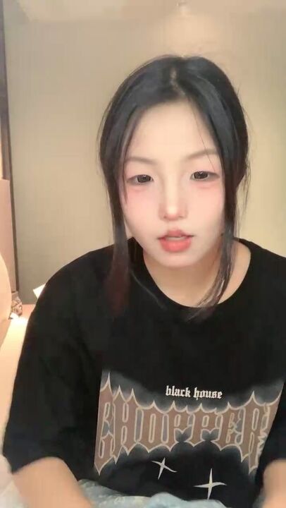 Fair-skin woman gives her boyfriend a wonderful blowjob 