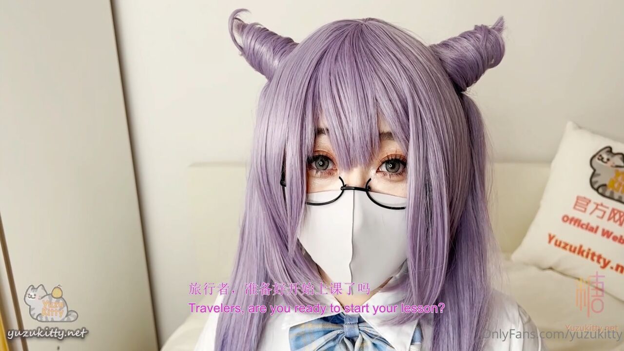 ⁣[COSPLAYFruitkitty] School girl with nice breasts uses her pussy to start the lesson for travelers 