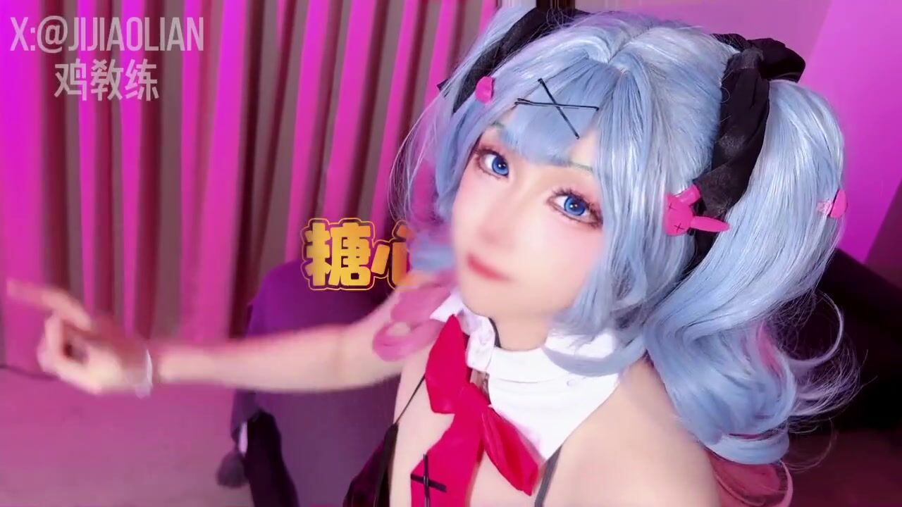 ⁣Cosplay Hatsune Miku and all cum inside her pussy 