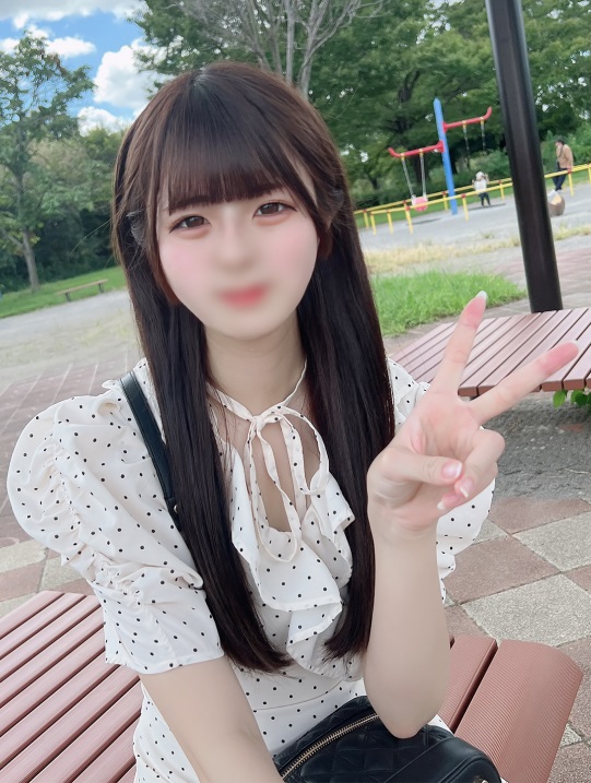 FC2PPV4568356 Innocent college student with li*** experience with men is easy to make her squirt orgasm 