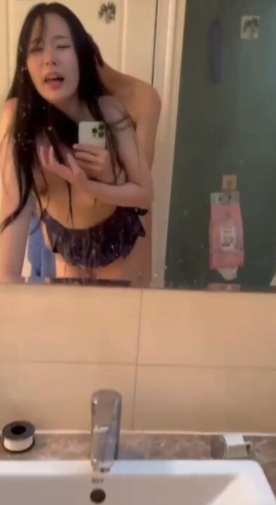 Pickup a masochistic beauty from bar and having sex in toilet 