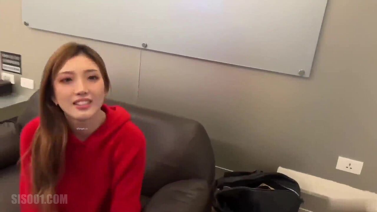 Hookup a Japanese beauty with pretty face and sexy legs 
