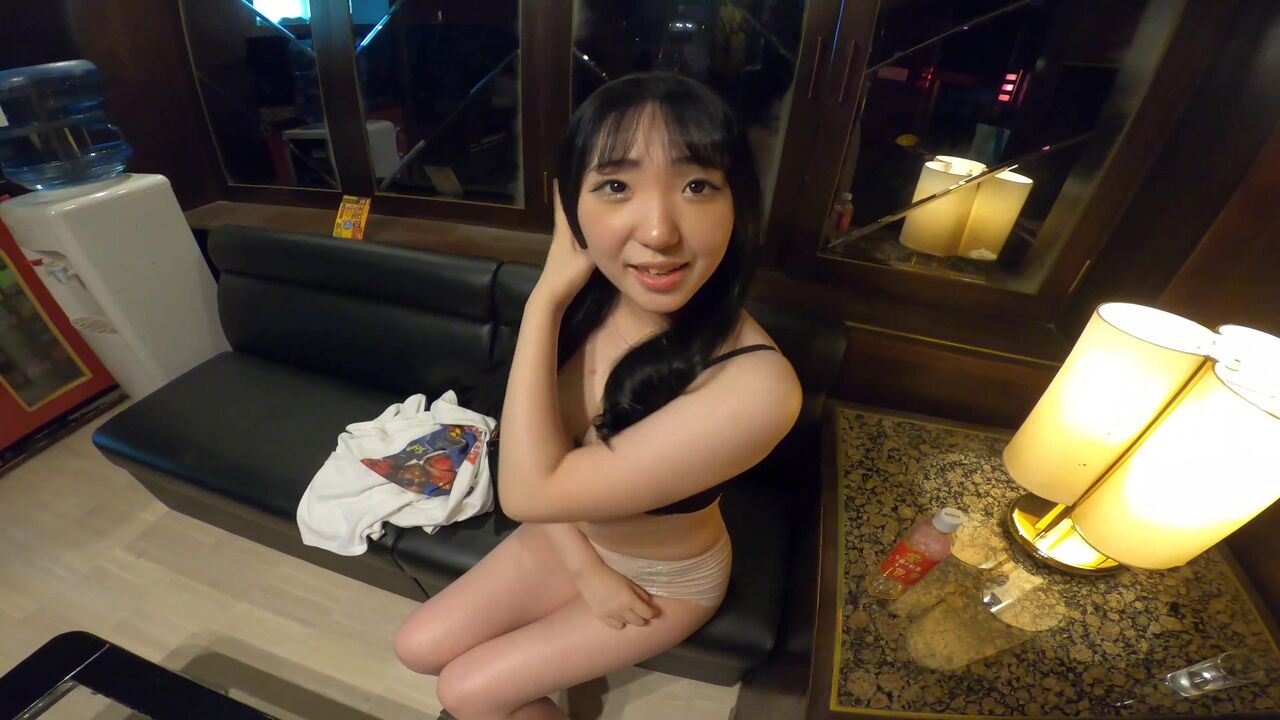 FC2PPV4638829 Seduce 18 years old college student having in front of camera 