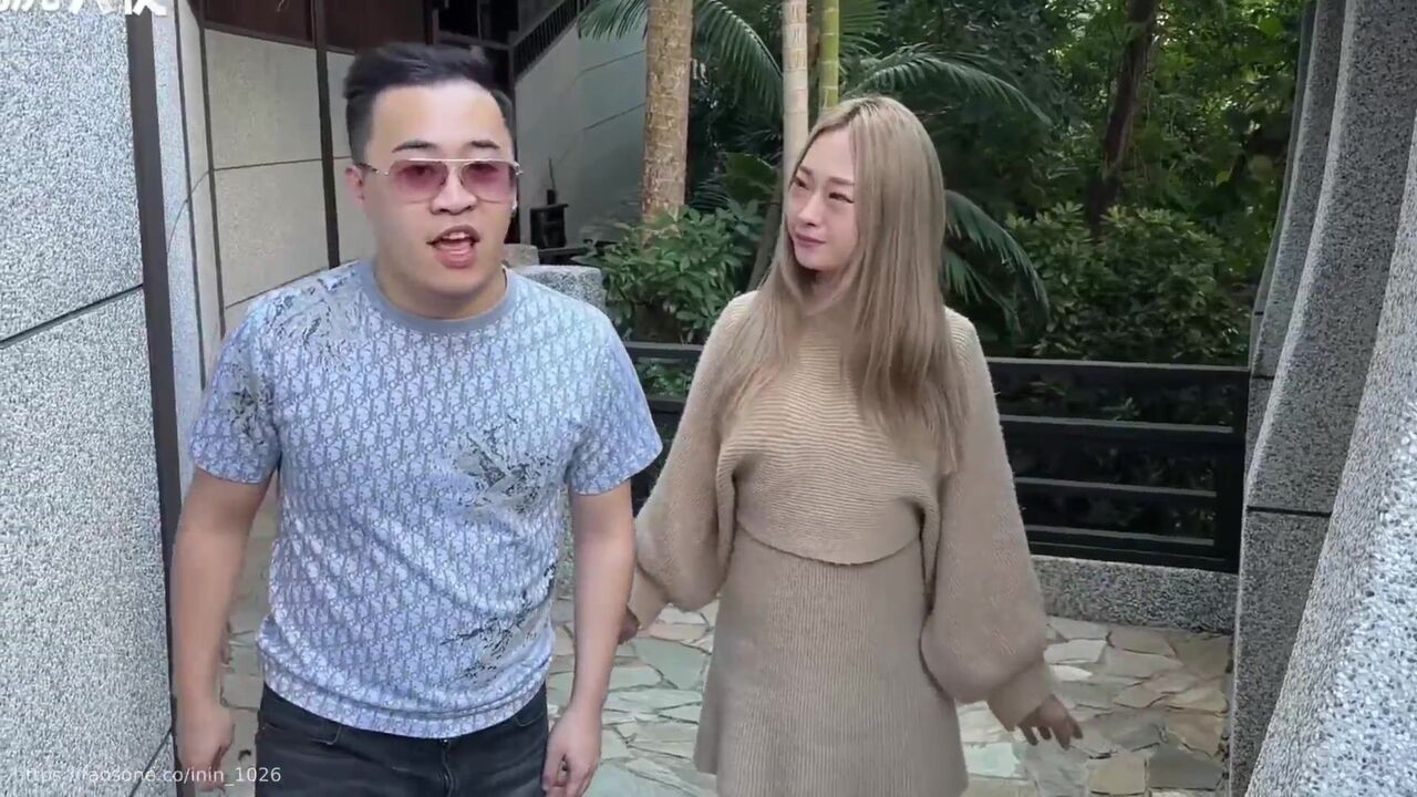 Intense sex in hot spring resort 