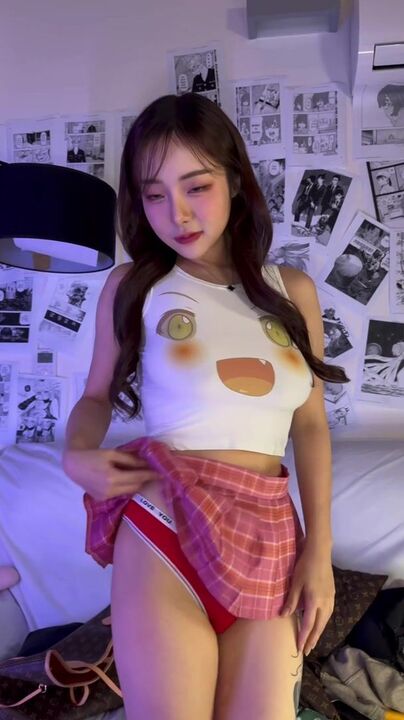 ⁣Korean busty girl made me wanna fuck her 