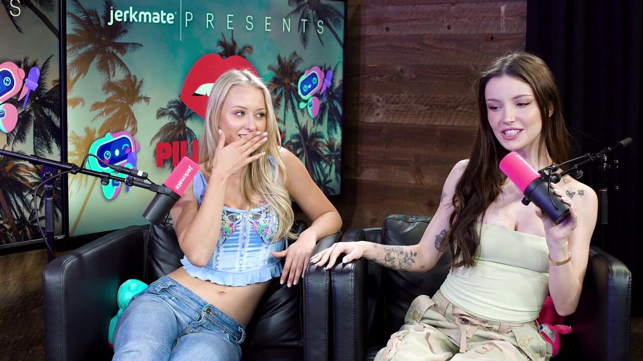 ⁣Beauty was masturbating and had squirting orgasm during on live broadcasting 