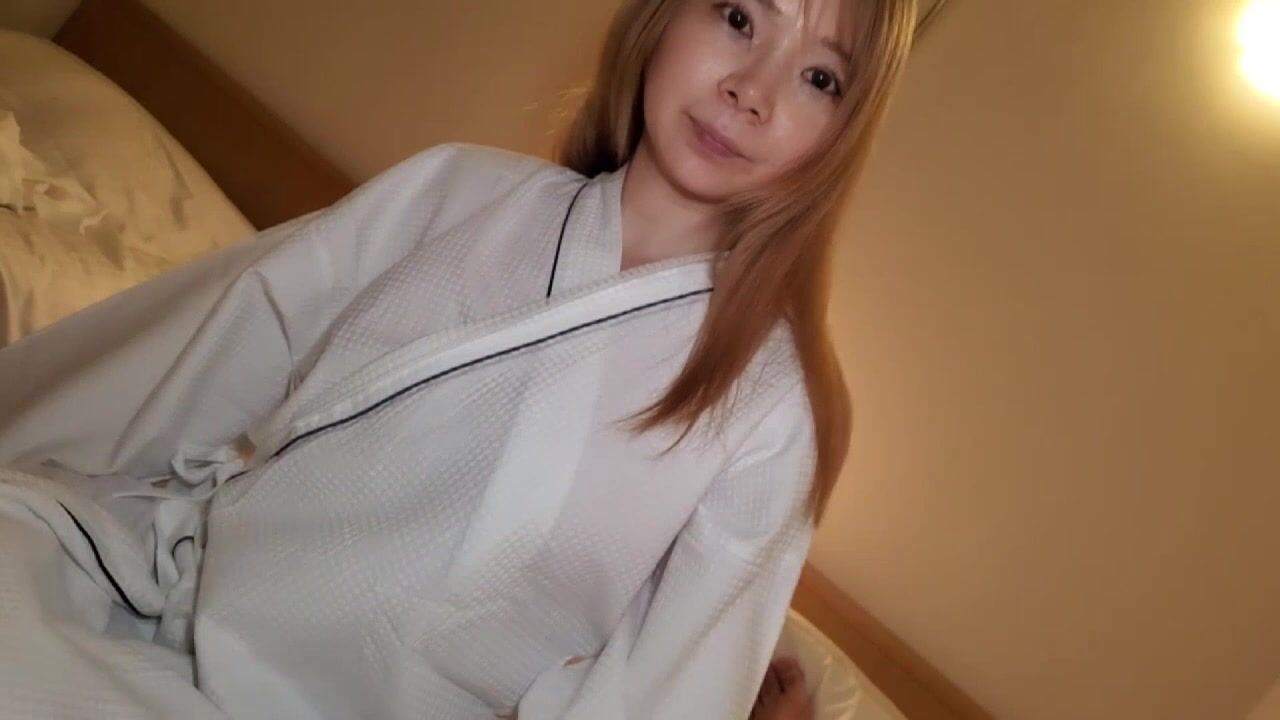 ⁣FC2PPV4769472 Horny married woman was cheating and allowed creampied on dangerous day[Part2] 
