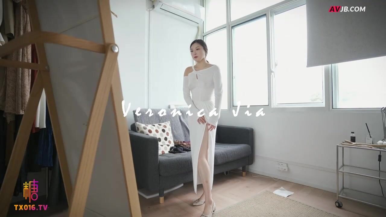 Sexy woman was fucking crazy in changing room 