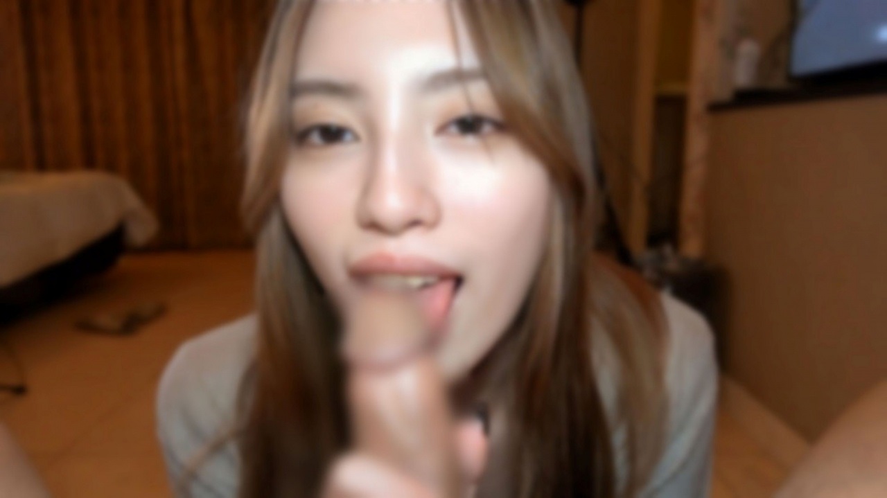FC2PPV4787309 Beautiful girl with slender body and pretty legs having oral sex and swallowing sperm 