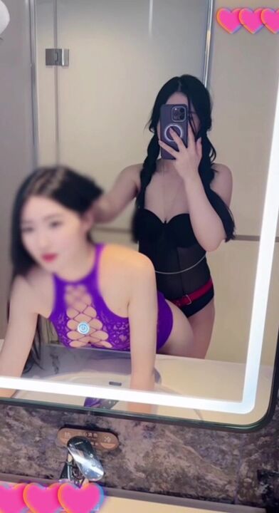⁣Two sluts used the fake cock to fuck each other 