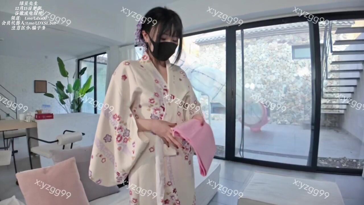⁣Cuckold husband called his friends to fuck his wife in Yukata together 