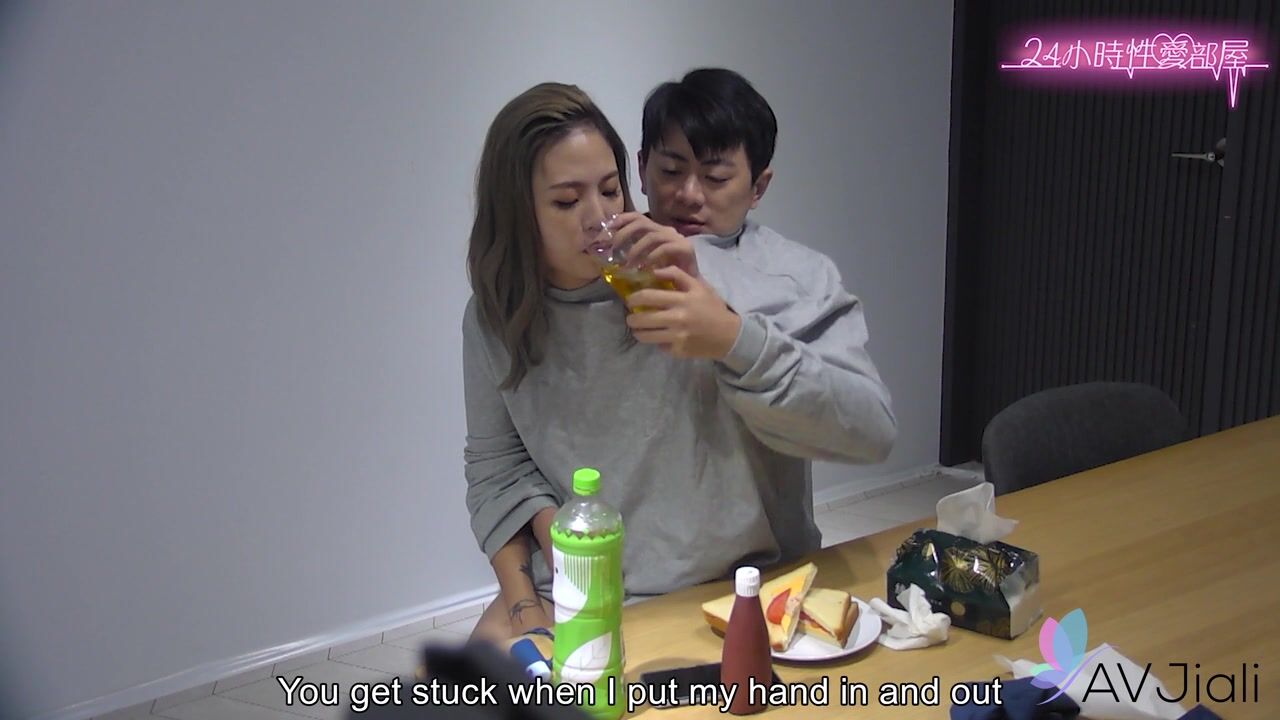 ⁣Having a challenge staying with a sexy girl in a house together within 24 hours 