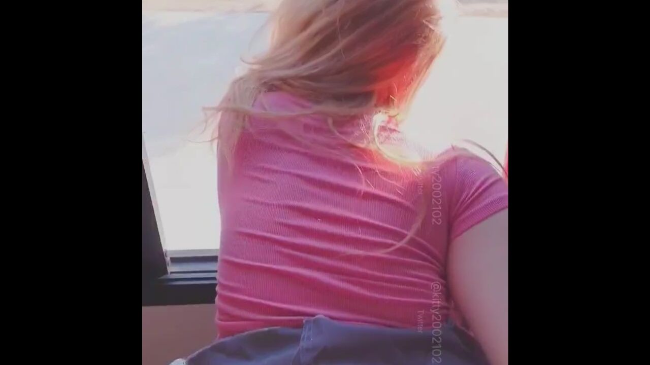 Hot beuaty goes out onto the balcony to have sex 