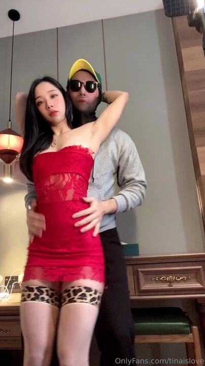 ⁣Innocent and sweet beauty was inserted a fake cock into her pussy by her sugar daddy 